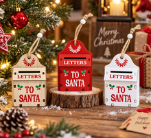 Cargar imagen en el visor de la galería, Set 3 Colgantes Buzón de Madera “Carta a Santa Claus” – Decoración Navideña 6,5 x 3 x 9,7 cm
