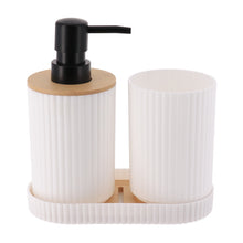 Cargar imagen en el visor de la galería, Set de Baño Premium de 3 Piezas | Diseño Acanalado PP y Bambú | Dosificador 350ml, Vaso y Jabonera | Estilo Nórdico Moderno
