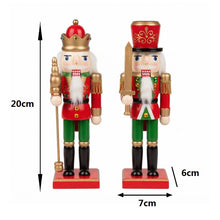 Cargar imagen en el visor de la galería, Set de 2 Soldaditos Cascanueces de Madera Rojo y Verde - Adorno Navideño Tradicional de 20x7x6 cm
