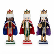 Cargar imagen en el visor de la galería, Conjunto de 3 Figuras de los Reyes Magos Cascanueces de Madera - Adorno Tradicional para Navidad y Día de Reyes
