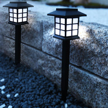 Cargar imagen en el visor de la galería, Set de 6 Luces Solares LED para Jardín con Diseño de Palacio - Lámpara de Exterior Blanca Fría, Impermeable, Estaca de Plástico Duradero para Caminos, Césped y Patio
