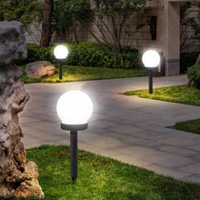 Cargar imagen en el visor de la galería, Set de 6 Luces Solares LED para Jardín con Forma de Bola Blanca - Lámpara de Exterior Impermeable, Luz Blanca Fría, Estaca de Plástico para Decoración de Caminos y Patio
