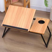 Cargar imagen en el visor de la galería, Mesita Multiuso Plegable de Madera – Escritorio Portátil para Cama o Sofá con Soporte Ajustable, Portavasos y Patas Plegables (55x32,5x25 cm)

