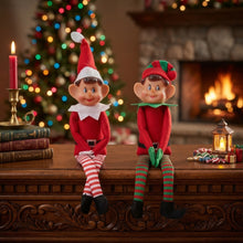 Cargar imagen en el visor de la galería, Pareja de Elfos Sentados Navideños Decorativos - Pack de 2 Muñecos Duendes de Navidad para Colgar y Estantería
