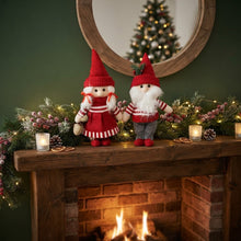 Cargar imagen en el visor de la galería, Figura Decorativa Gnomo Navideño de Peluche - Duende Papá Noel o Elfa con Ropa de Punto para Decoración de Navidad (16x10x35 cm)
