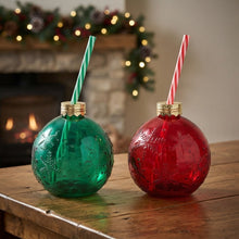 Cargar imagen en el visor de la galería, Set de 2 Bolas de Navidad de Cristal para Bebidas con Pajita - Copas Originales de 410 ml con Diseño de Copos de Nieve
