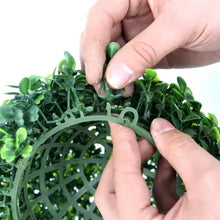 Cargar imagen en el visor de la galería, Boj Artificial Bola Decorativa para Interior, Exterior, Verde
