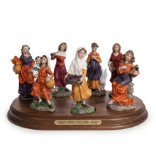 Cargar imagen en el visor de la galería, Set de 6 Figuras de Campesinas para Belén de Navidad en Resina – Figuras Decorativas Tradicionales de 13 cm para Portal de Belén y Dioramas
