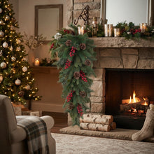 Cargar imagen en el visor de la galería, Guirnalda de Navidad Artificial con Piñas y Bayas Rojas - para Decoracion de Puertas, Chimeneas y Paredes
