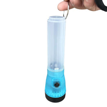 Cargar imagen en el visor de la galería, Linterna de Mano Portatil Emegencia Sumegible y Estanca LED Funciona con Pilas AA ideal para camping, pesca o largas caminatas en el bosque - Maxia Market
