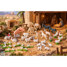 Cargar imagen en el visor de la galería, Lote de Animales Pequeños de Granja de Plástico 2-6 cm - 9 Modelos Surtidos para Belén, Dioramas y Decoración de Navidad
