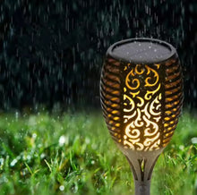 Cargar imagen en el visor de la galería, Antocha de luz Solar LED Efecto llamas Pack 2 Para decoración de Jardín, Lámpara Luz Solar de Jardín Impremeable
