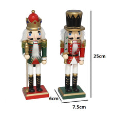 Cargar imagen en el visor de la galería, Cascanueces Soldado Verde / Rojo De Madera Navideño 7.5x6x25 cm Figura Decorativa Para Decoracion de Navidad
