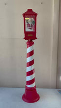 Cargar y reproducir el video en el visor de la galería, Farol Navideño de Papá Noel con Efecto Nieve, Luz LED y Música 23x23x109 cm - Postse de Luz Decorativo de Plástico para Navidad
