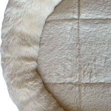 Cargar imagen en el visor de la galería, Cojín Cama Ovalado Para Perro Gato Mascotas Beige o Marrón 52x43cm
