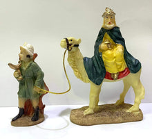 Cargar imagen en el visor de la galería, Rey mago Melchor en Camello con Pastor Decoracion de Navidad Figura Belen
