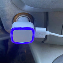 Cargar imagen en el visor de la galería, Cargador Coche con Doble Puertos y un Cable 2 en 1 Blanco USB apple y android
