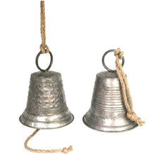 Cargar imagen en el visor de la galería, Campana Cologante Bronce con Cuerta Yute Para Jardín Adorno Decoración 18 x 22cm
