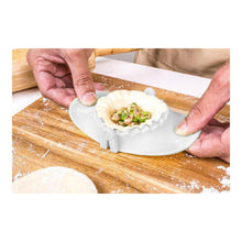 Cargar imagen en el visor de la galería, 2 X Moldes de Empanadillas Empanadas Patties Moldes de plástico 15x9.2 cm
