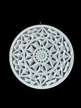 Cargar imagen en el visor de la galería, Mandala pared cuadrado y redondo blanco de madera decoración de pared de hogar
